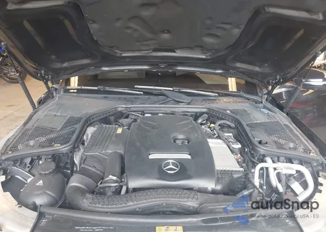 2016 Mercedes-Benz C 300 z USA, uszkodzony, nr VIN 55SWF4KB9GU174173